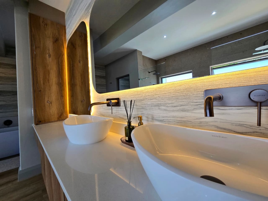 4 Bedroom Property for Sale in Outeniqua Strand Western Cape